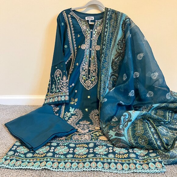Pakistani Casualite Khamoshi Linen Embroidered 3pc Suit - Picture 4 of 5